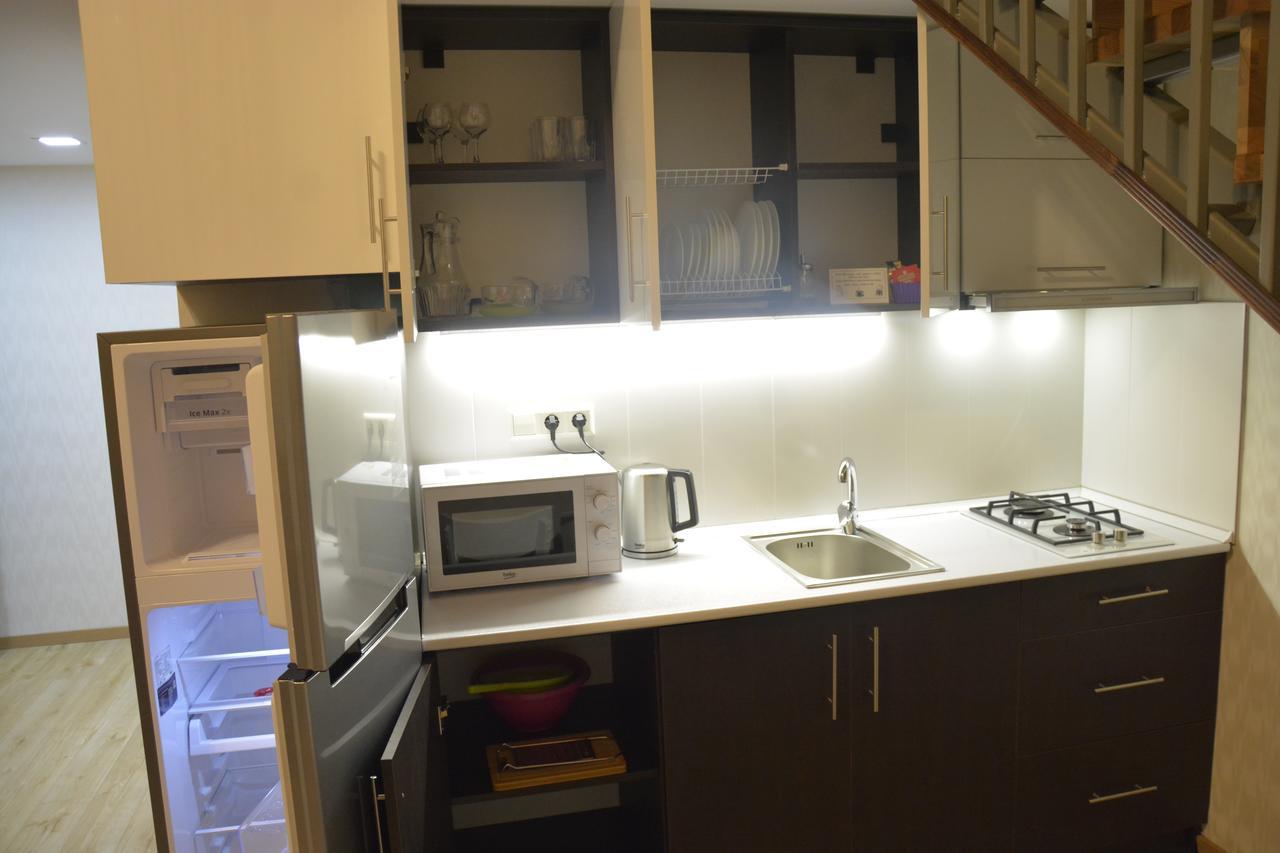 Full Comfort Apartment On Aghmashenebeli Tbiliszi Szoba fotó
